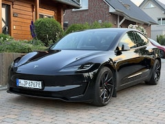 Tesla Model 3 Highland Performance AHK Schwarz / Schwarz