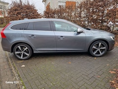 Bild des Angebotes Volvo V60 Twin Engine Momentum R-Design AWD D6 Hybrid