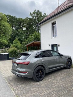 Bild des Angebotes Audi e-tron 55 quattro S line Black Edition/Luftfederung