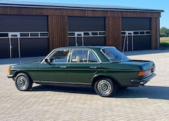 Bild des Angebotes Mercedes-Benz 200 W123 Eibengrün, nur 55.000 Km!!! Scheckheft