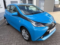 Bild des Angebotes Toyota Aygo Aygo 5-Türer x-play Team Deutschland *1. Hand / Klimaanlage / Allwetterreifen*