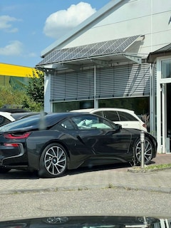 BMW i8 Zusehen ist eine besondere Sophisto Matt grau stei
