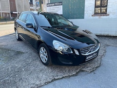 Bild des Angebotes Volvo V60 1.6 Kombi Momentum / 2.Hand /NAVI /SHZ. /AHK