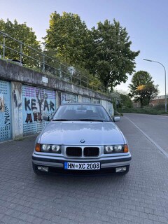 Bild des Angebotes BMW 323 323i
