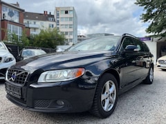 Bild des Angebotes Volvo V70 Kombi Momentum/ZR-NEU/AUT./XENON/LEDER/TÜV