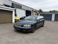 Bild des Angebotes Volvo V70 V70 2.4 Comfort