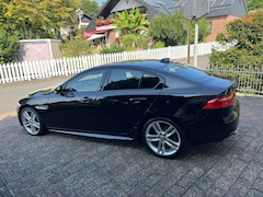 Bild des Angebotes Jaguar XE XE 20d AWD Aut. R-Sport-Panoramadach/Navi/SHZ/19"