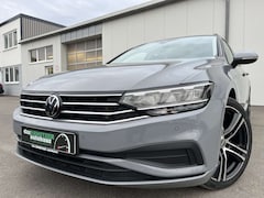 Bild des Angebotes VW Passat Variant 1.5 TSI DSG R-Line Optik DAB Navi ACC LED Klima SH