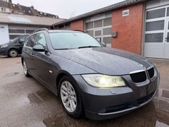 Bild des Angebotes BMW 325 iA Touring*Automatik*Navi-Prof*Panorama*PDC*
