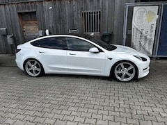 Bild des Angebotes Tesla Model 3 SR - 8 fach bereift - Winterpaket