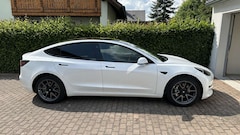 Bild des Angebotes Tesla Model 3 Tesla Model 3 RWD Weiß Schwarz EZ 12/2022 1. Hand EAP erweiteter Autopilot & 8-fach bereift, getönte Scheiben