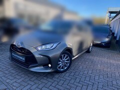 Bild des Angebotes Toyota Yaris 1.5*APPLE&ANDROID+Head-up*Klimaaut+R.KAMERA+Sitzhz