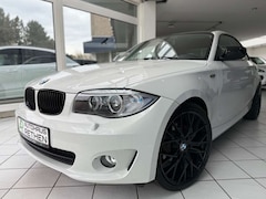 Bild des Angebotes BMW 120 i*NAVIGATION*SHZ*19ZOLL*LCI*XENON*