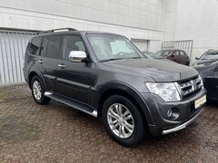 Bild des Angebotes Mitsubishi Pajero Pajero 3.2 DI-D Automatik Edition 30