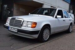 Bild des Angebotes Mercedes-Benz 200 W124 E200 AUTOMATIK LIMO TOP ZUSTAND OLDTIMER