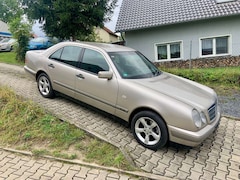 Bild des Angebotes Mercedes-Benz E 240 /Sehr Gepflegt / TÜV NEU ! ! !