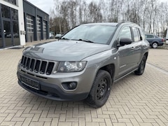 Bild des Angebotes Jeep Compass Limited 4x4~Navi~KLIMAAUT.~ALUS~WINTR.~SHZ~6 gang~