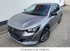 Bild des Angebotes Peugeot e-208 Allure Klimaautomatik / NAVI / 1. Hand