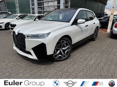 Bild des Angebotes BMW iX xDrive 50 HUD Luftfederung AHK-klappbar AHK Panora