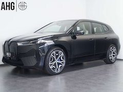 Bild des Angebotes BMW iX 40 xDrive SPORTPAKET/LM22"/H&K/HUD/SOFT-CLOSE