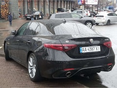 Bild des Angebotes Alfa Romeo Giulia 2.0 Turbo 16V AT8-Q4 Veloce