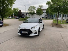 Bild des Angebotes Toyota Yaris 1.5 HSD 116 PS B&W **Sondermodell**