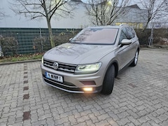 Bild des Angebotes VW Tiguan Highline 2.0 TDI AHK Pano Standheizung Scheckheft