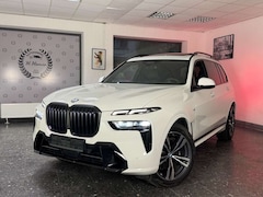 Bild des Angebotes BMW X7 40d M-SPORT 7-SITZ ICONIC SKYLOUNGE HUD