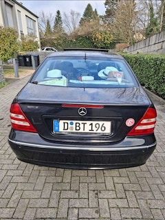 Bild des Angebotes Mercedes-Benz 320 Garage Wagen...