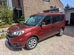 Bild des Angebotes Fiat Doblo Doblo 1.4 T-Jet 16V Lounge / LPG / AHK / 7 Sitze