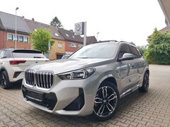 Bild des Angebotes BMW X1 20 i sDrive M Sport PANO,HUD,360°KAM,AHK
