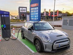 Bild des Angebotes MINI Cooper SE | Top! | 8-fach bereift | Navi | Park-Lenk-Assist