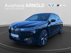 Bild des Angebotes BMW iX xDrive40 Sportpaket RFK DAB Komfortzg.