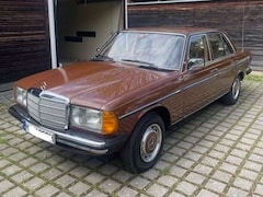 Bild des Angebotes Mercedes-Benz 230 W123  230E  Oldtimer