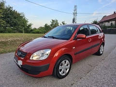Bild des Angebotes Kia Rio 1.4i EX