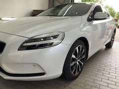 Bild des Angebotes Volvo V40 2.0 Diesel Automatik Navi LED Sitzh PDC BT