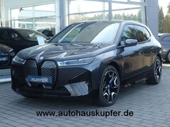 Bild des Angebotes BMW iX xDrive50 Sportpak.AHK°LASER°PANO°22-Sitzbel.
