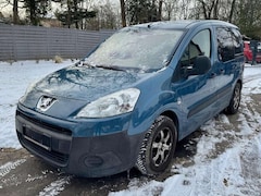 Bild des Angebotes Peugeot Partner Partner Tepee 90 Family Klima AHK 2x Schiebetür