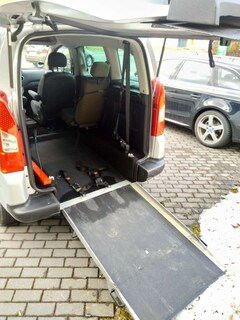 Bild des Angebotes Peugeot Partner Partner Tepee Diesel "Rollstuhlumbau"