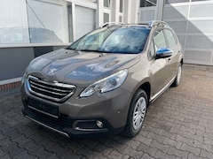 Bild des Angebotes Peugeot 2008 Allure *TEMPOMAT*NAVI*BLUETOOTH*TEILLEDER*