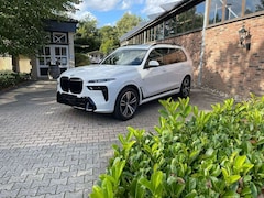 Bild des Angebotes BMW X7 xDrive 40 i M Sport Apple Multi Navi Android