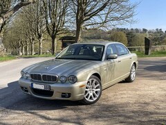 Bild des Angebotes Jaguar XJ8 XJ8 4.2 Executive
