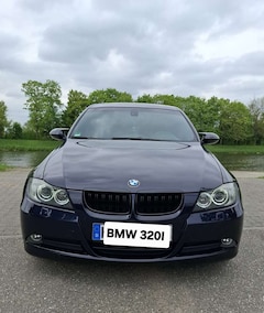 Bild des Angebotes BMW 320 mit Automatikgetriebe und Voll Ausstattung!