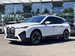 Bild des Angebotes BMW iX xDrive40 / Edition Sport / Laserlicht / Soundsyst.