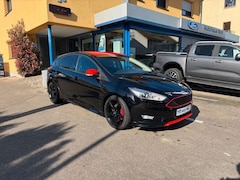 Bild des Angebotes Ford Focus 1,5 EcoBoost Red & Black ST-Line