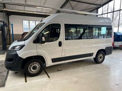 Bild des Angebotes Fiat Ducato Hochr.-Kombi 33 140 L2H2/// 9 Sitze