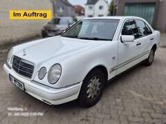 Bild des Angebotes Mercedes-Benz E 230 Elegance 2.3  Automatik Klima  e.FH  HU/AU 03.2027