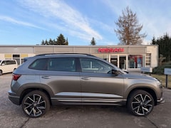 Bild des Angebotes Skoda Karoq Sportline 1.5TSi DSG/PANO/AHK/ACC/KEY/GAR.