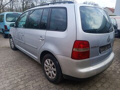 Bild des Angebotes VW Touran 1.6 FSI Trendline,7 Sitz,Klima,Alufelgen,6 Gäng