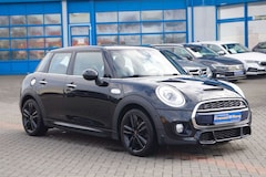Bild des Angebotes MINI Cooper S 5-trg. *JCW Paket*Kamera*Allwetter*Pano